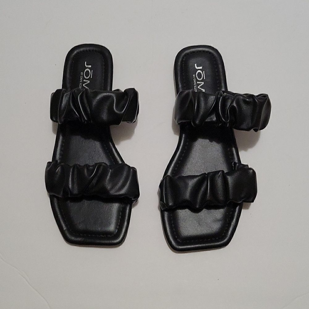 Cape Robbin Jomo Flat Sandals